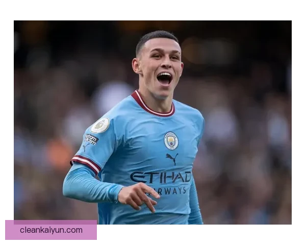 福登在曼城青训的表现稳健，成为未来之星备受关注